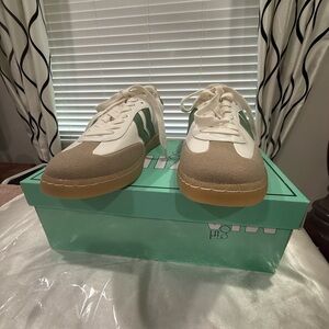Mia Women’s new White‎ and Green Sneakers